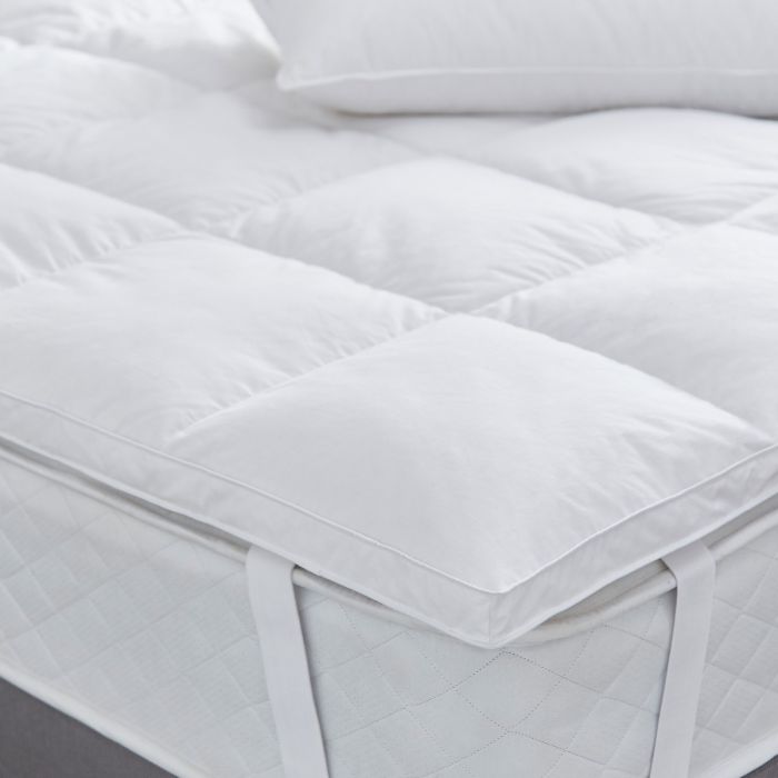 Luxury Mattress Topper White Corner